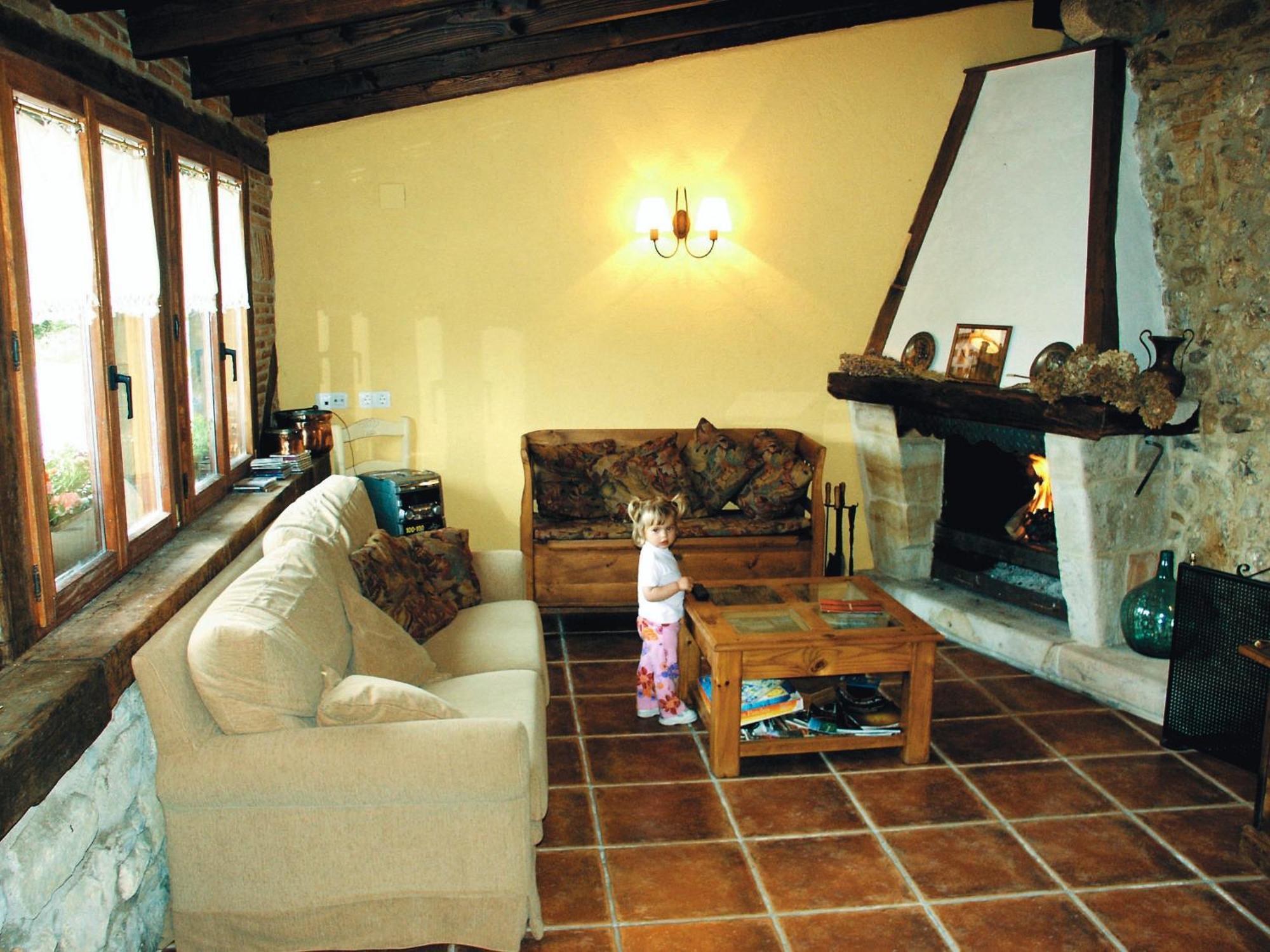 Aristieta Guest House Ajangiz Bagian luar foto